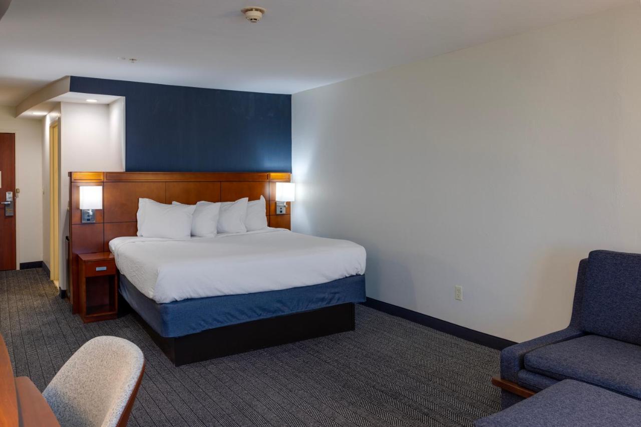 King Room with Sofa Bed at Courtyard by Marriott Oklahoma City North/Quail Springs