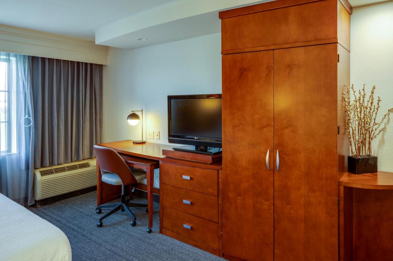 King Room with Sofa Bed at Courtyard by Marriott Oklahoma City North/Quail Springs