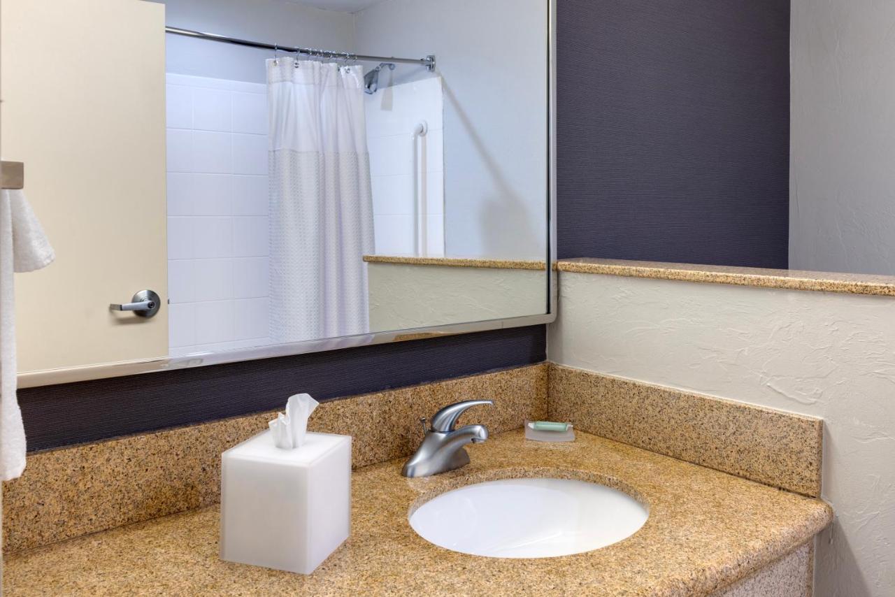 King Room with Sofa Bed at Courtyard by Marriott Oklahoma City North/Quail Springs