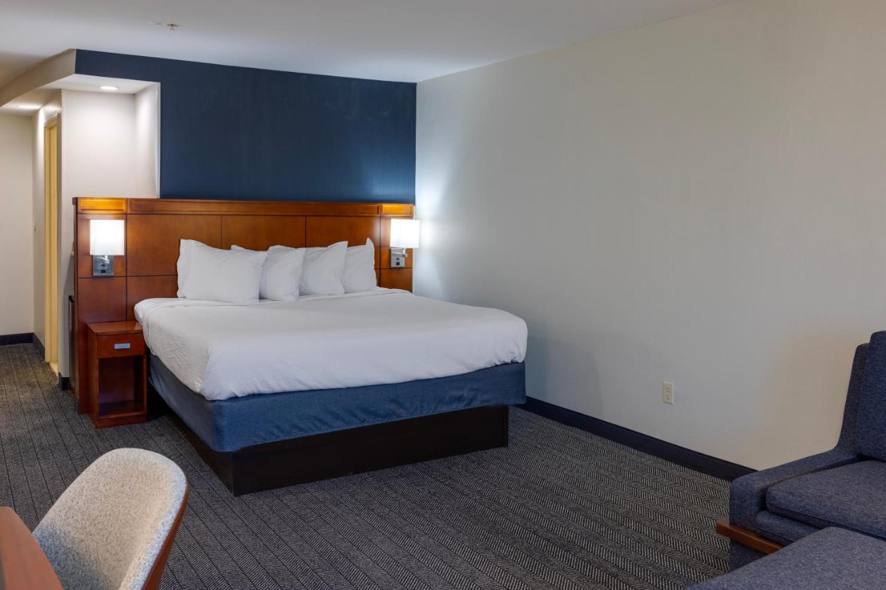 King Room with Sofa Bed at Courtyard by Marriott Oklahoma City North/Quail Springs