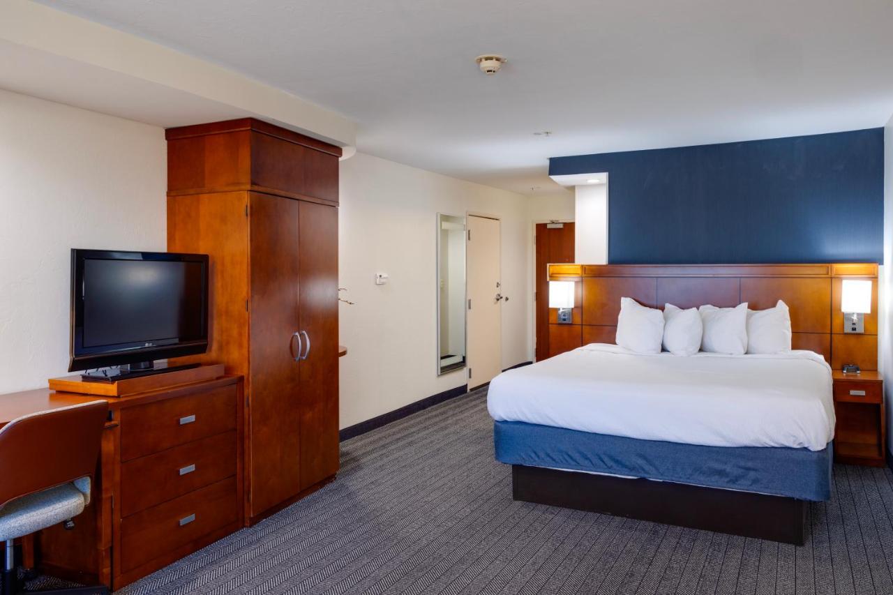 King Room with Sofa Bed at Courtyard by Marriott Oklahoma City North/Quail Springs