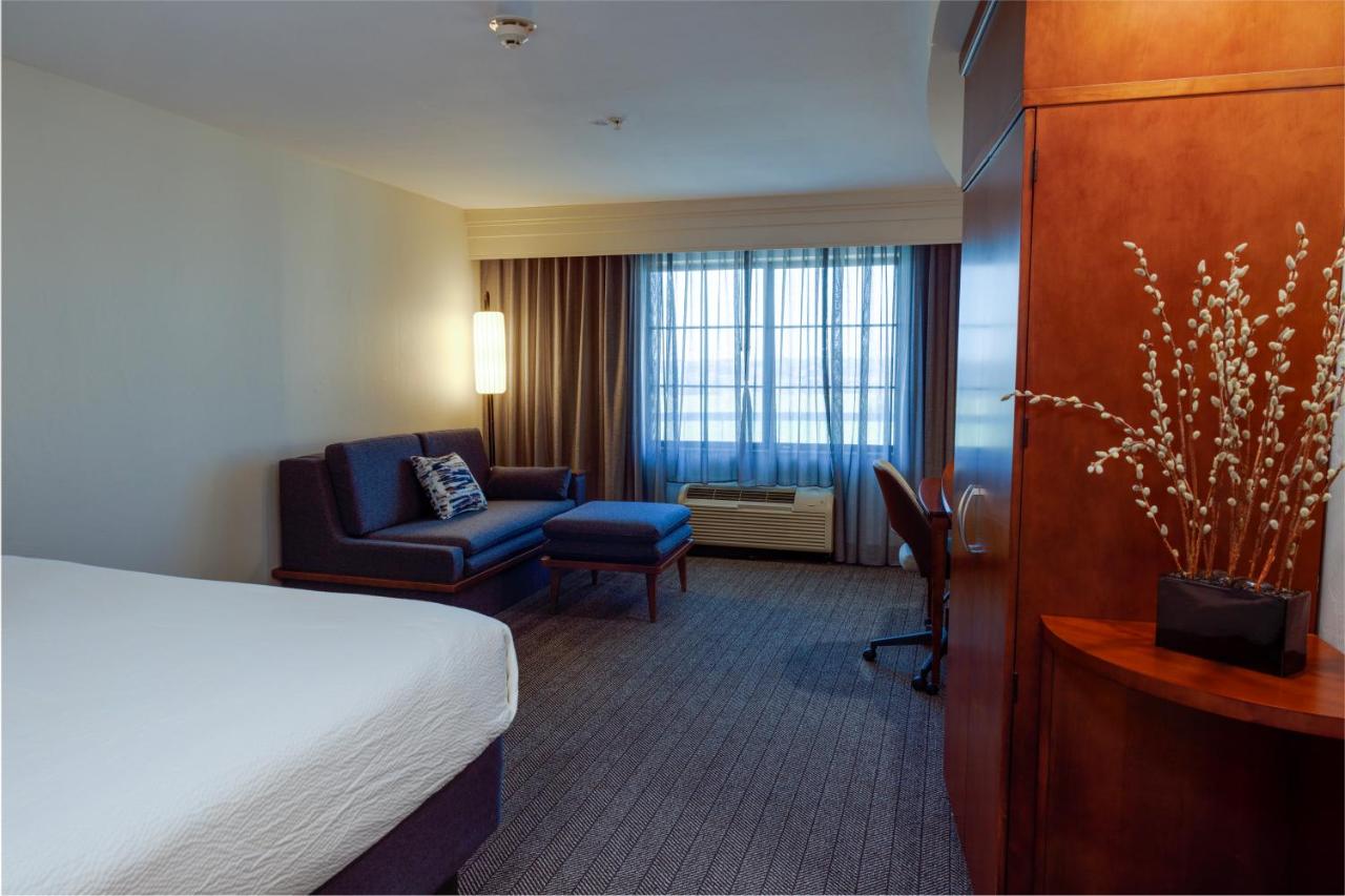King Room with Sofa Bed at Courtyard by Marriott Oklahoma City North/Quail Springs