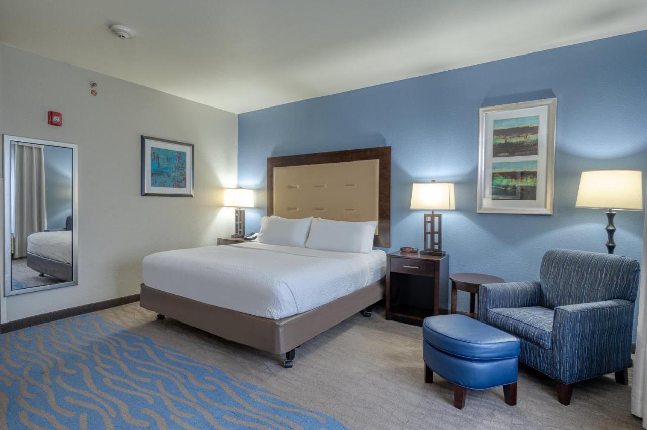 King Room - Hearing Accessible at Holiday Inn Express & Suites Edwardsville by IHG