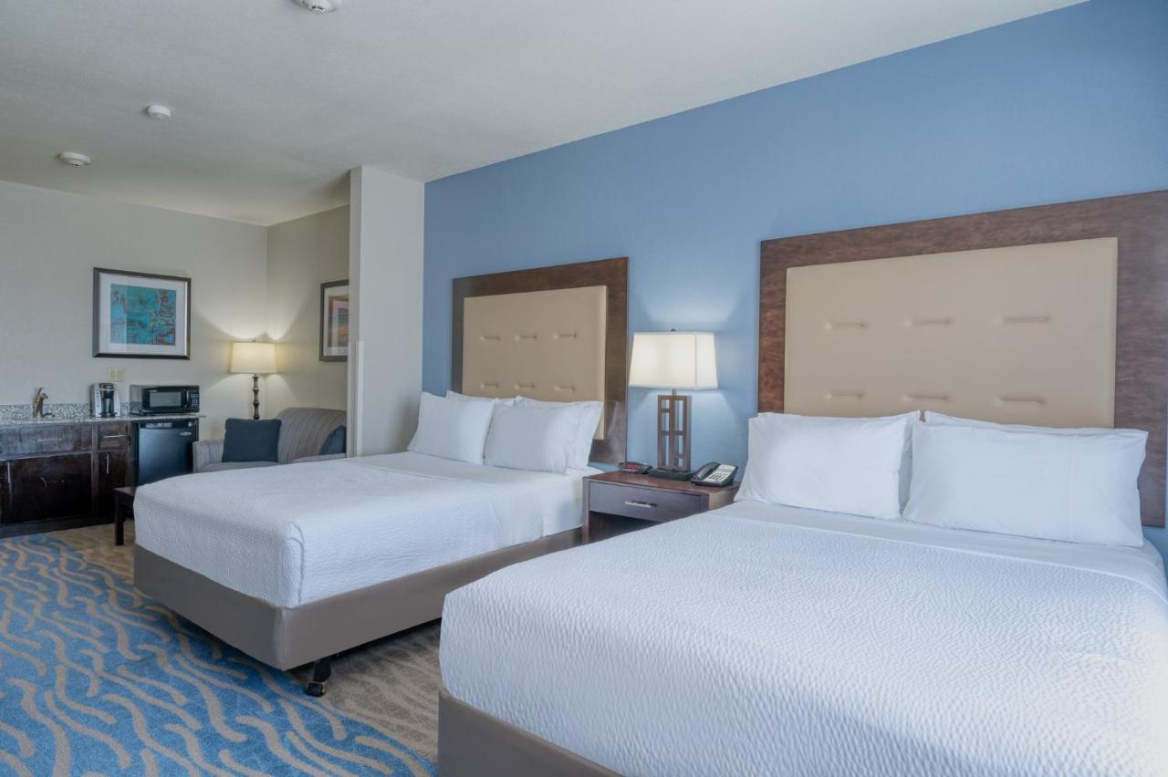 Queen Suite with Two Queen Beds - Disability Access at Holiday Inn Express & Suites Edwardsville by IHG