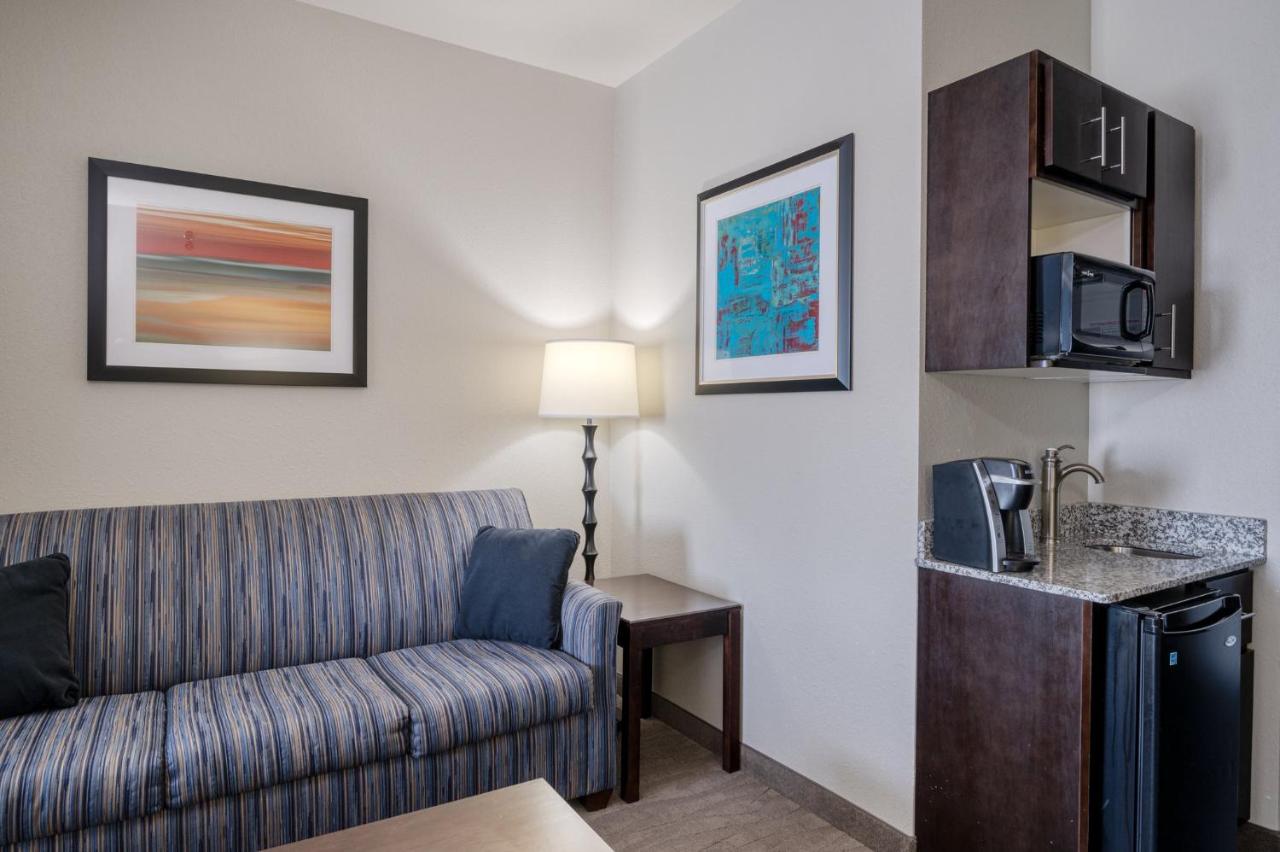 Queen Suite with Two Queen Beds - Disability Access at Holiday Inn Express & Suites Edwardsville by IHG