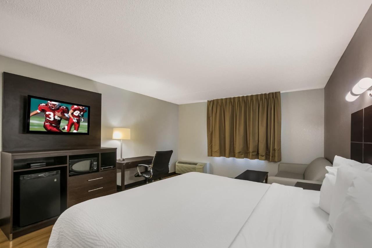 Deluxe King Room with Sleeper Sofa Disability Access Smoke Free at Red Roof Inn PLUS+ & Suites Knoxville West-Cedar Bluff