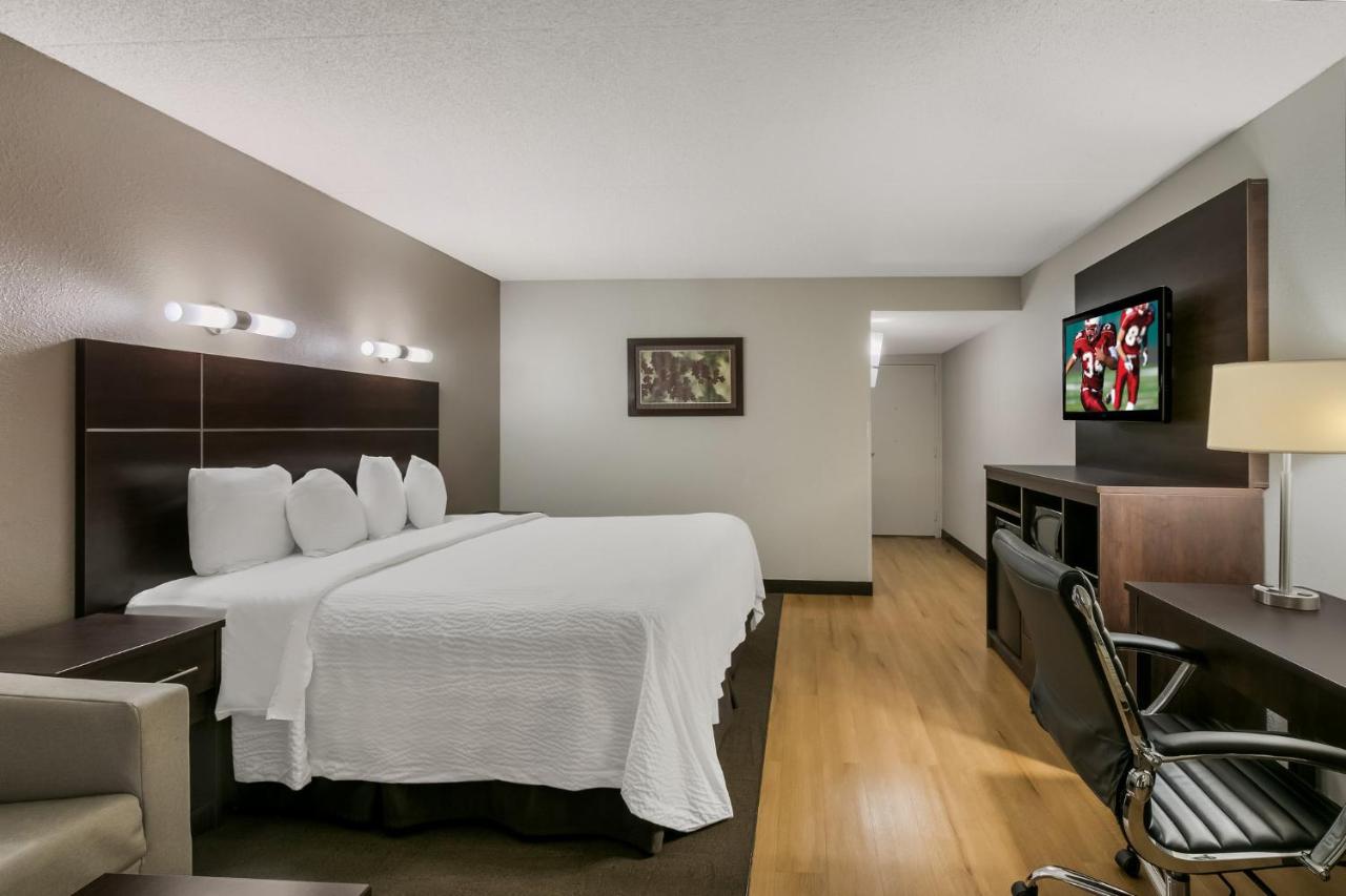 Deluxe King Room with Sleeper Sofa Disability Access Smoke Free at Red Roof Inn PLUS+ & Suites Knoxville West-Cedar Bluff