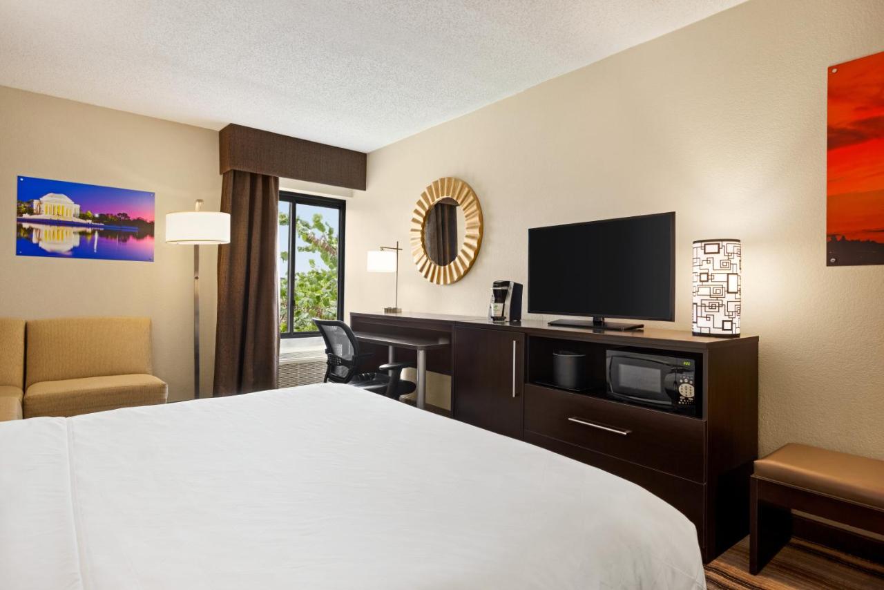 Standard Room at Holiday Inn Washington-Dulles International Airport by IHG