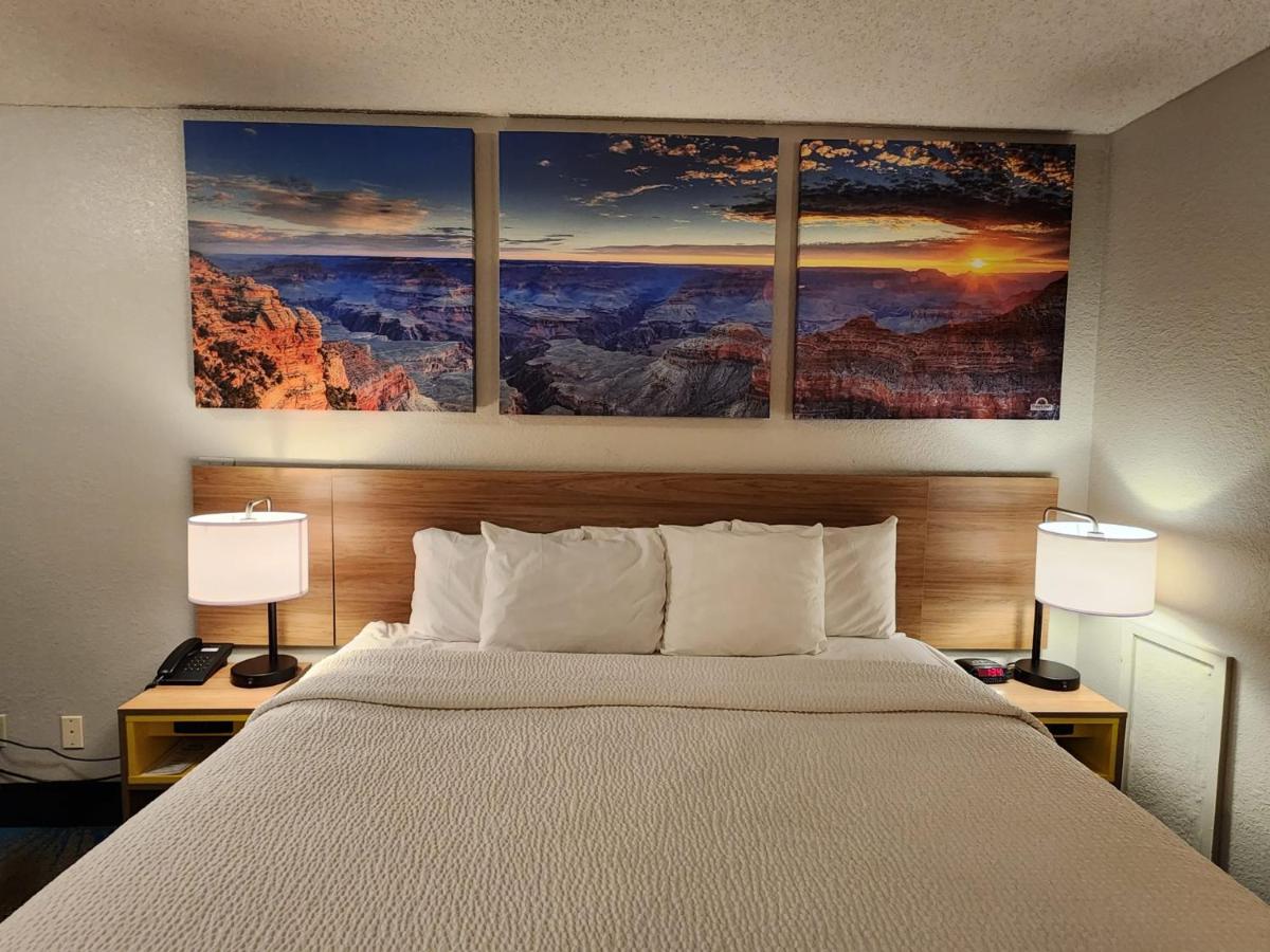 King Room - Non-Smoking at Days Inn by Wyndham Tucumcari