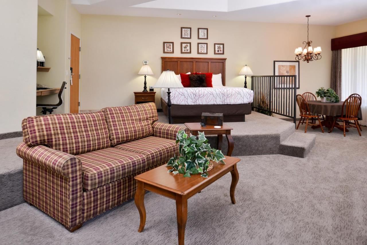 King Suite with Fire Place at Best Western Lodge At River's Edge