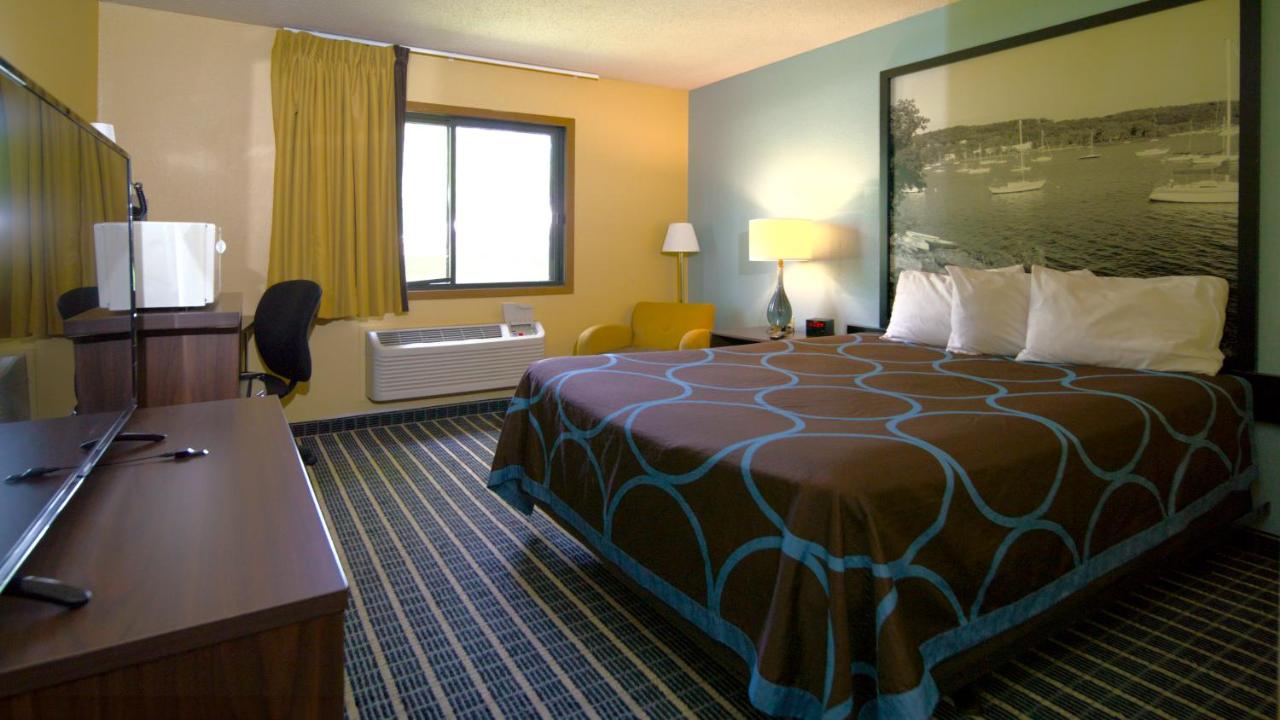 Queen Room with One Queen Bed - Mobility Access/Non-Smoking at Super 8 by Wyndham Red Wing