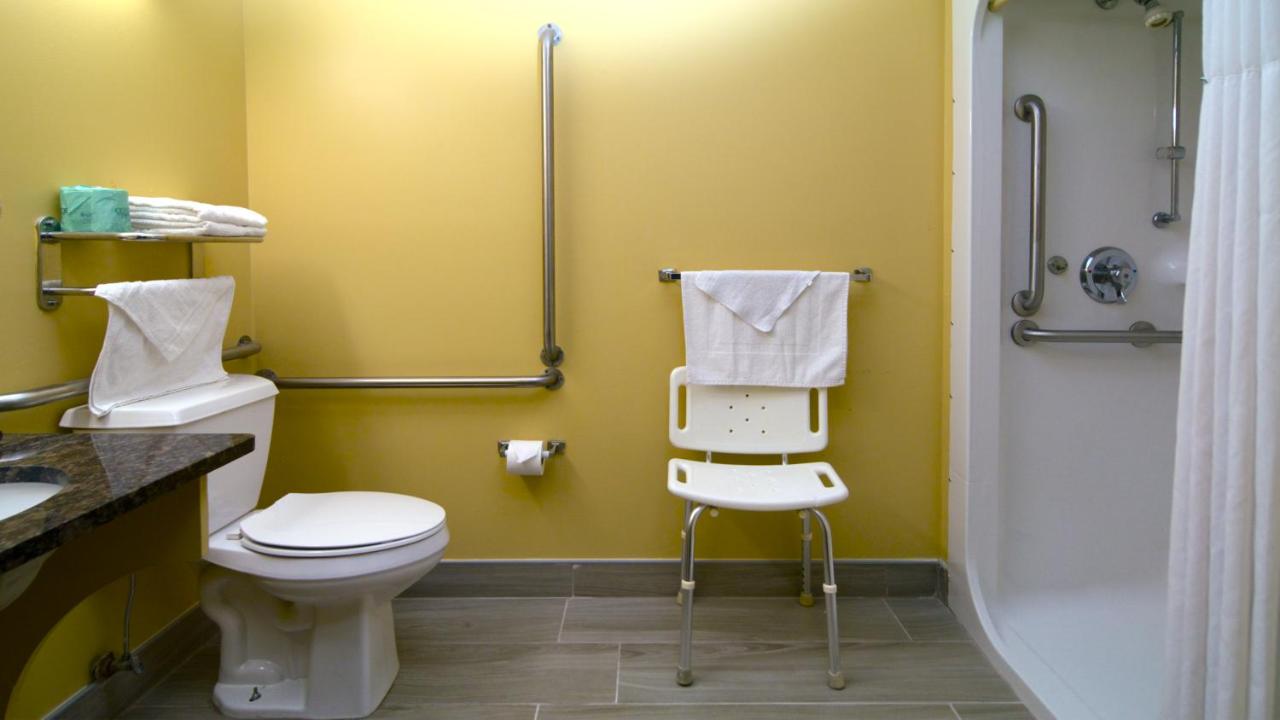 Queen Room with One Queen Bed - Mobility Access/Non-Smoking at Super 8 by Wyndham Red Wing