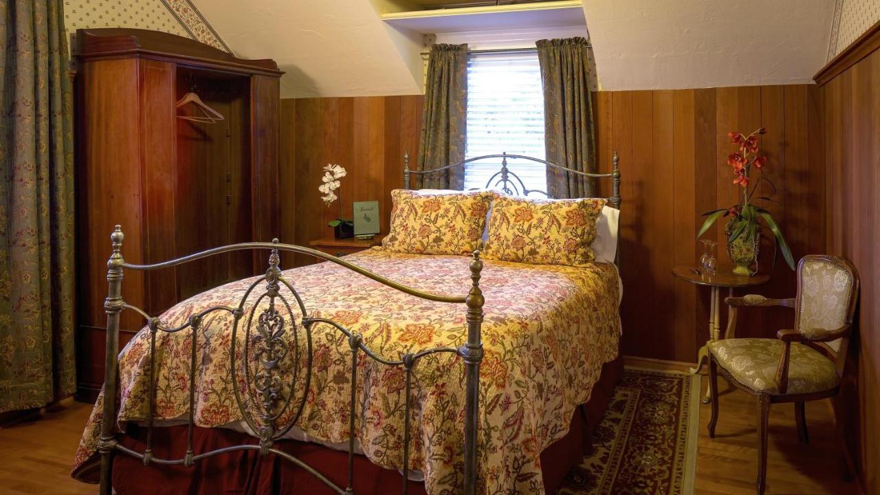 | Cabernet House, an Old World Inn