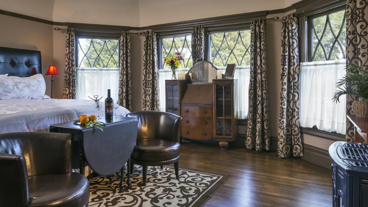 | Cabernet House, an Old World Inn