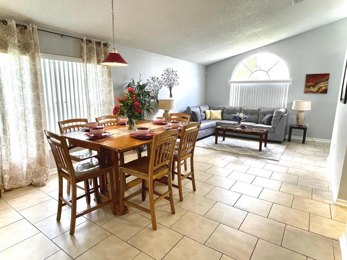 | Fabulous 4 Bedrooms Villa 3 Bath with Private Pool 15 Min to Disney