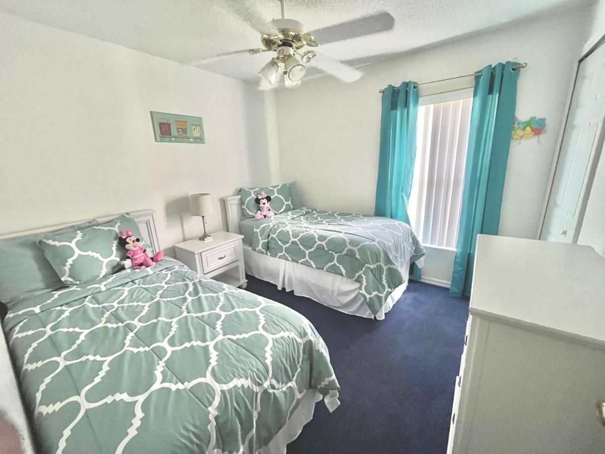 | Fabulous 4 Bedrooms Villa 3 Bath with Private Pool 15 Min to Disney
