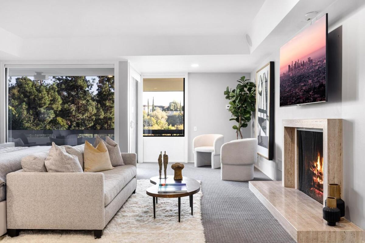  | Trousdale Tennis Modern Villa