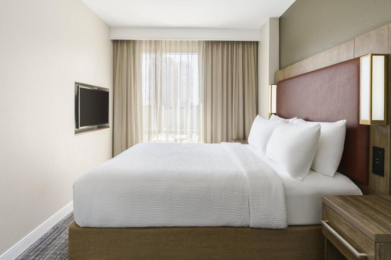One-Bedroom Queen Suite with Sofa Bed at Courtyard by Marriott Austin Downtown/Convention Center