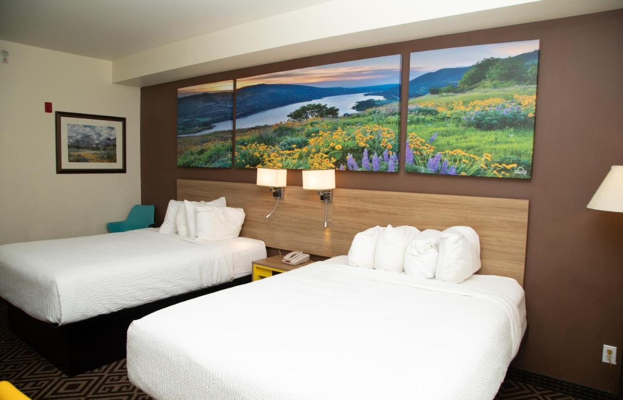 Queen Room with Two Queen Beds - Non Smoking at Days Inn by Wyndham Manitou Springs