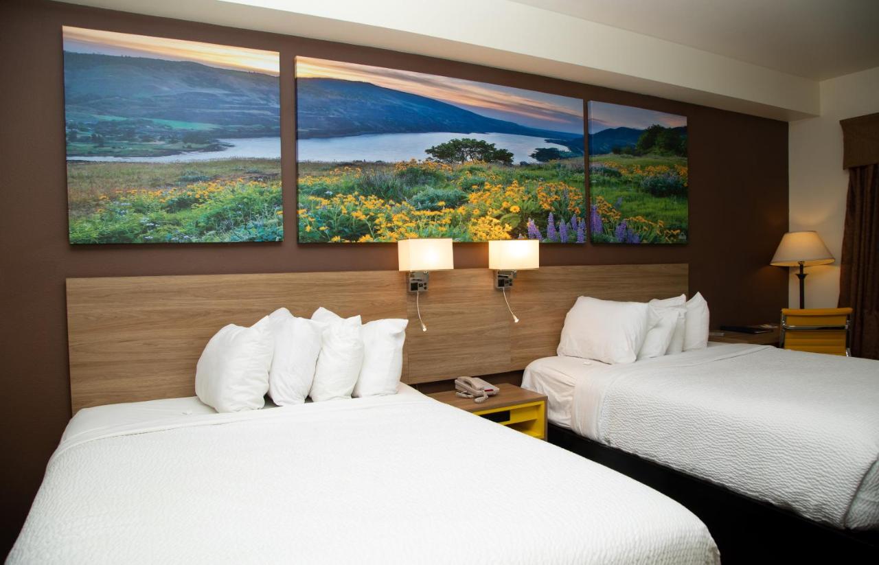 Queen Room with Two Queen Beds - Non Smoking at Days Inn by Wyndham Manitou Springs