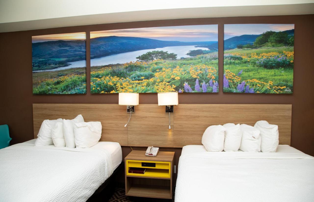 Queen Room with Two Queen Beds - Non Smoking at Days Inn by Wyndham Manitou Springs