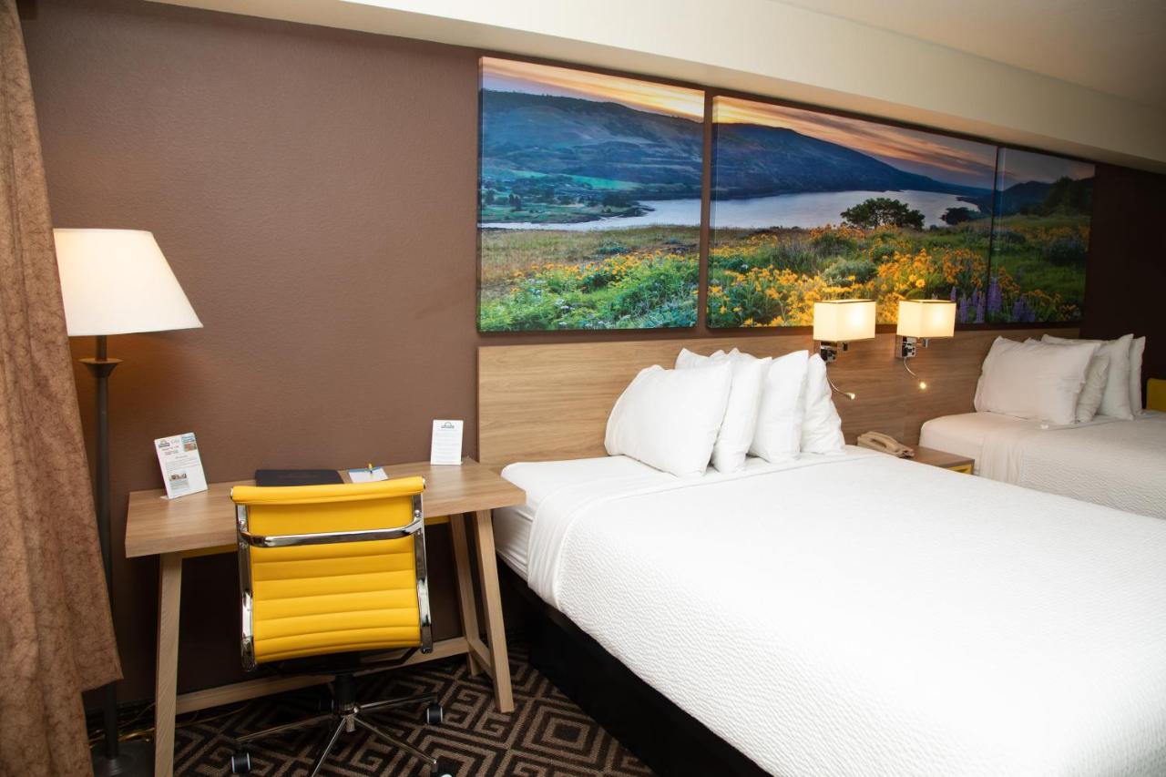 Queen Room with Two Queen Beds - Non Smoking at Days Inn by Wyndham Manitou Springs