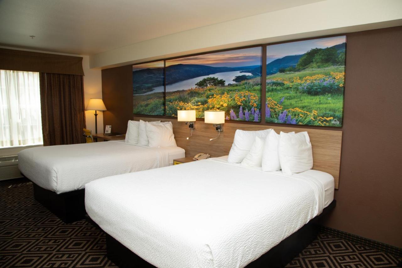 Queen Room with Two Queen Beds - Non Smoking at Days Inn by Wyndham Manitou Springs