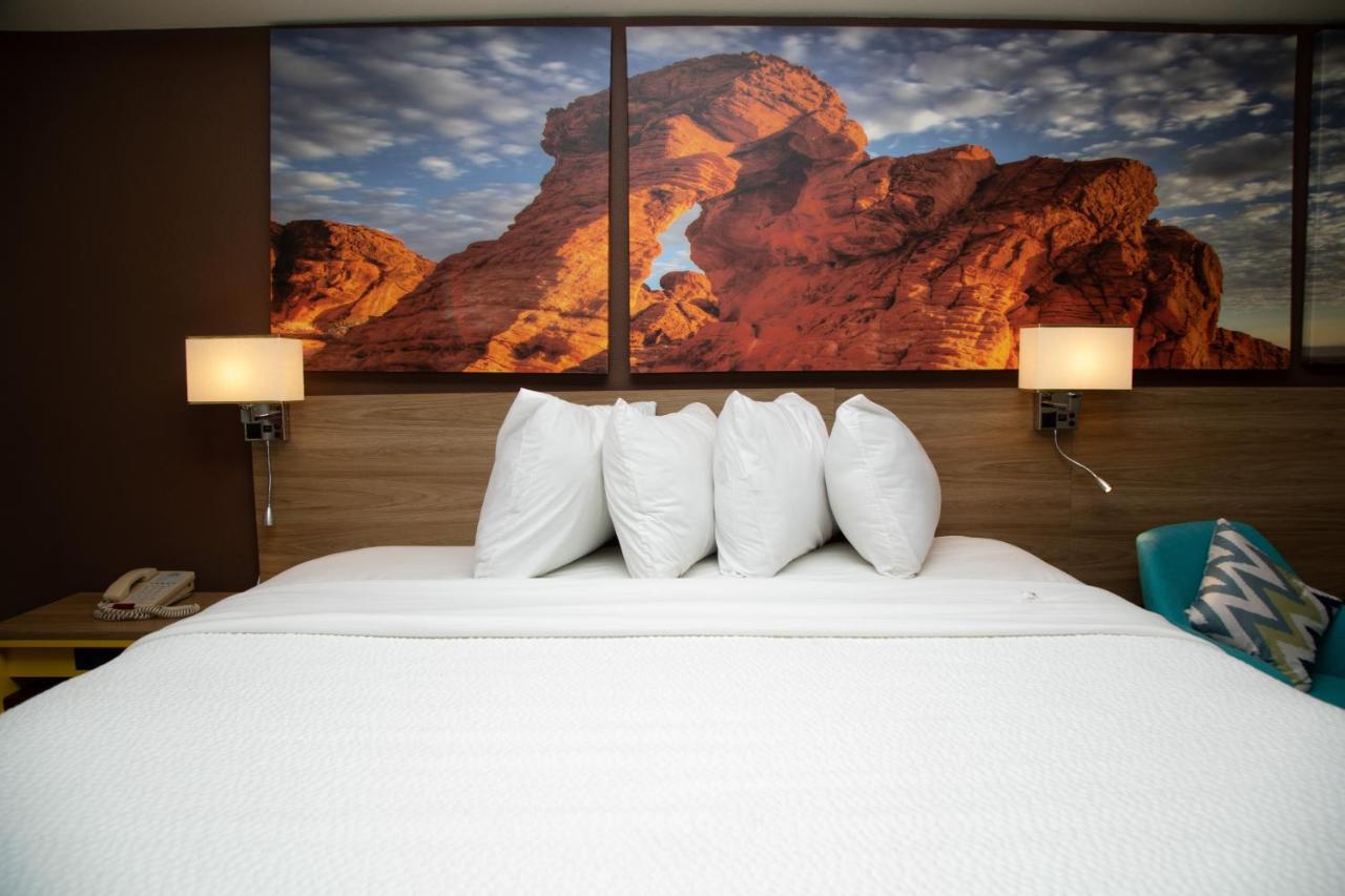 King Studio with Sofa Bed - Non Smoking at Days Inn by Wyndham Manitou Springs