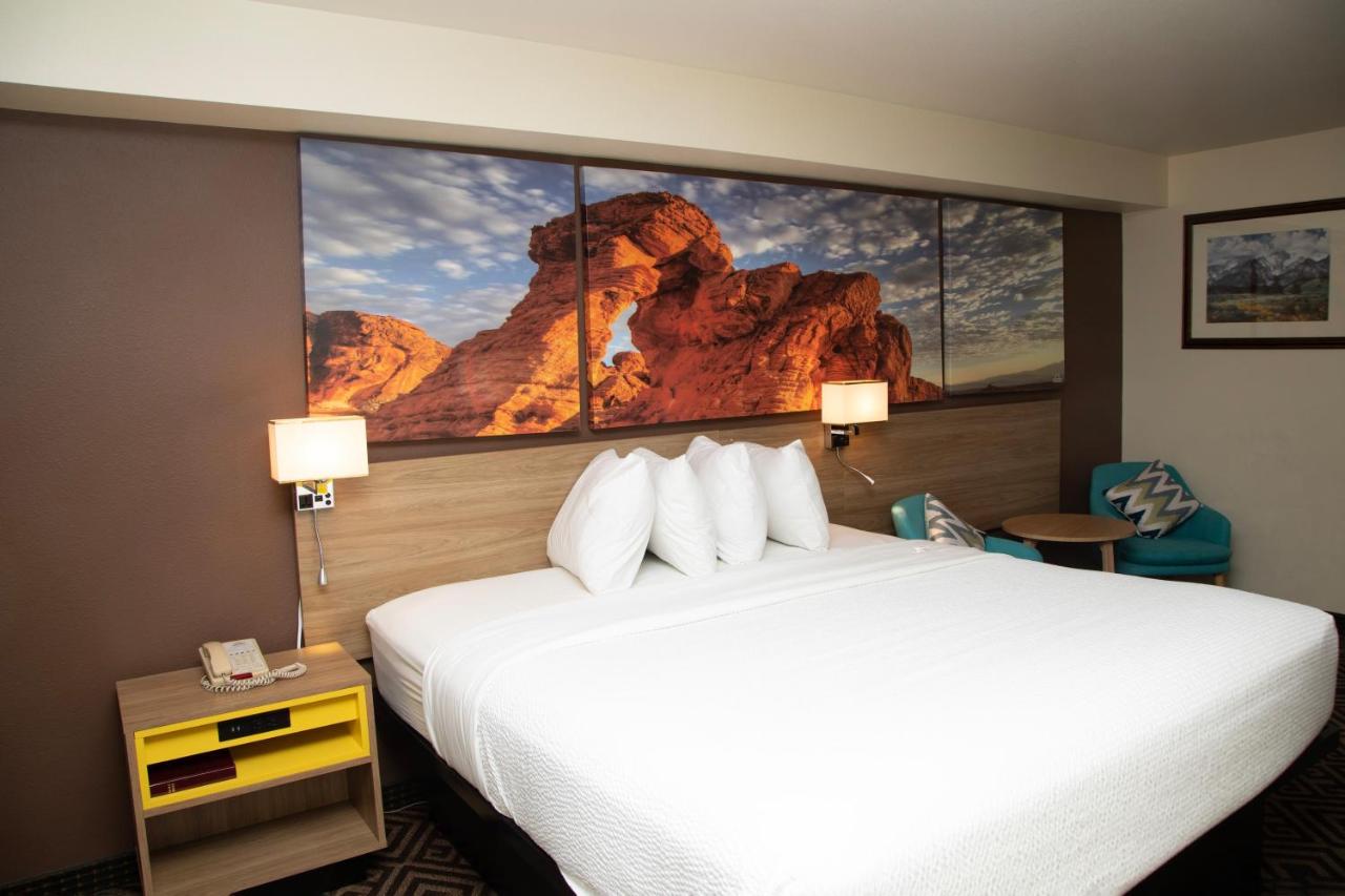 King Studio with Sofa Bed - Non Smoking at Days Inn by Wyndham Manitou Springs