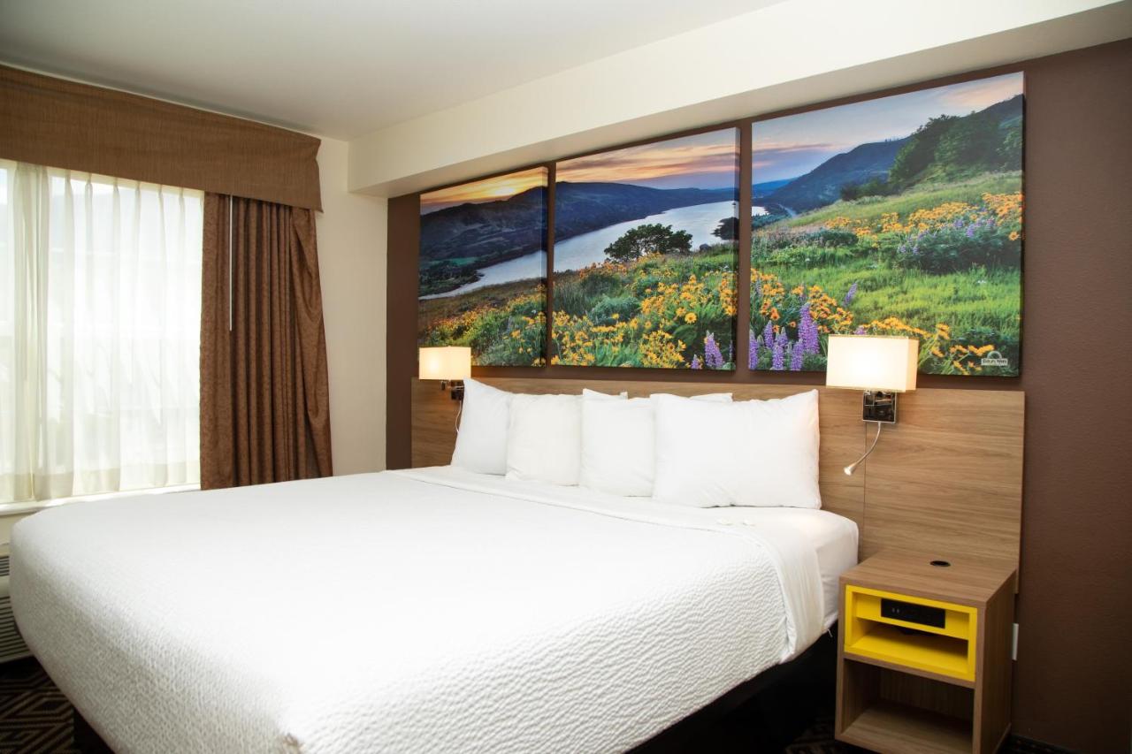 King Studio with Sofa Bed - Non Smoking at Days Inn by Wyndham Manitou Springs