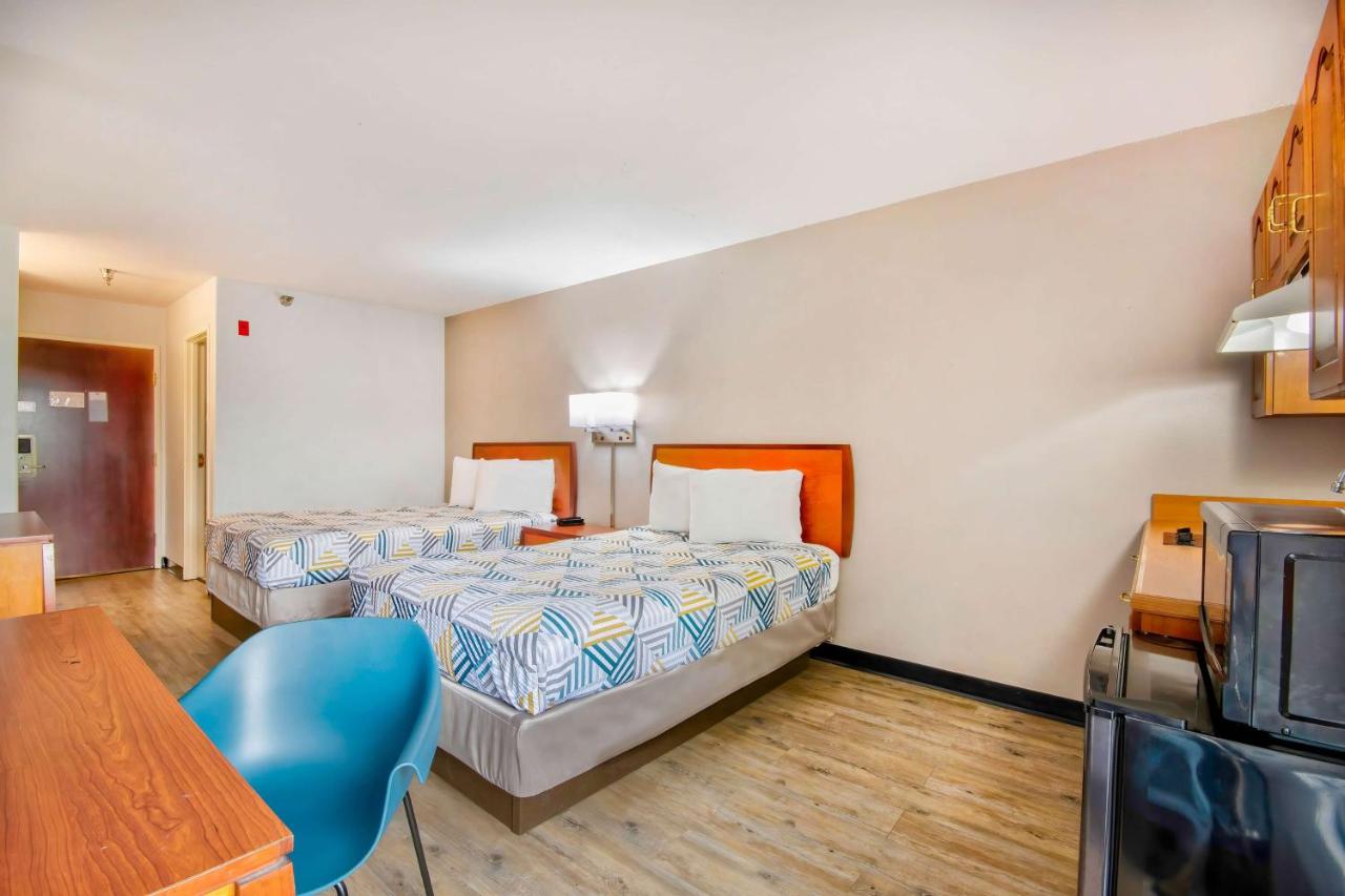 Deluxe Quadruple Room - Smoking at Motel 6-Abbeville, LA