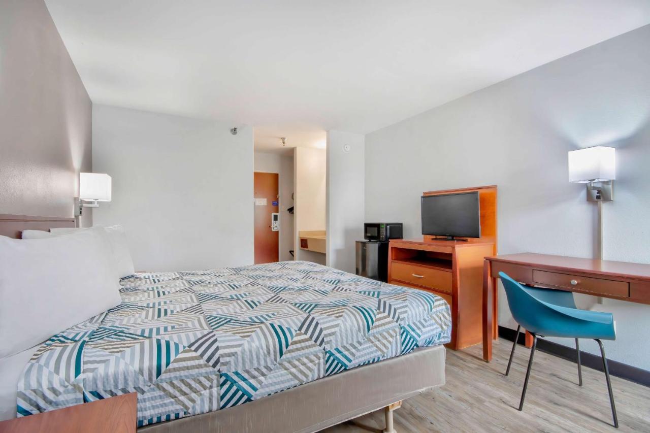 King Room - Disability Access - Non-Smoking at Motel 6-Abbeville, LA