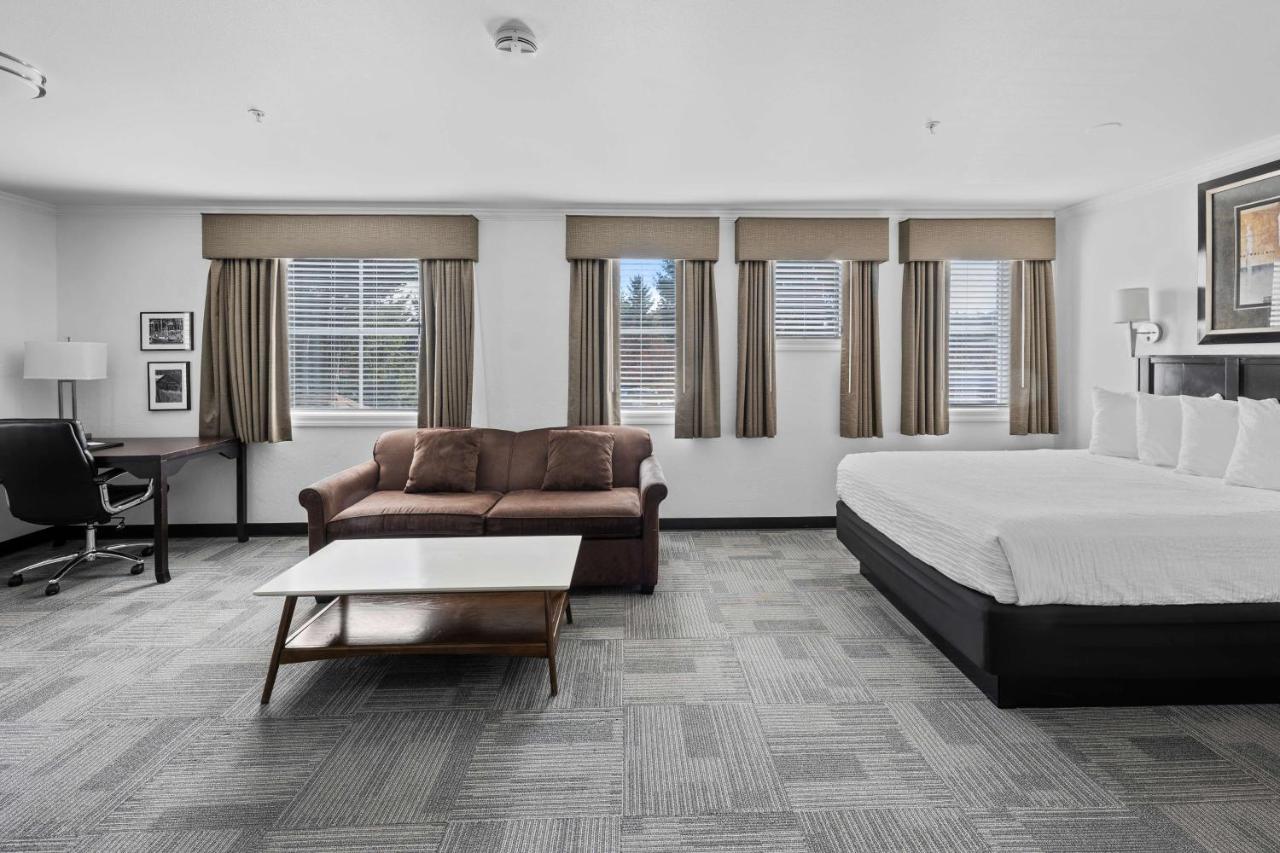 King Suite with Queen Sofabed - Balcony - Kitchenette - Non Smoking at Best Western Wesley Inn & Suites