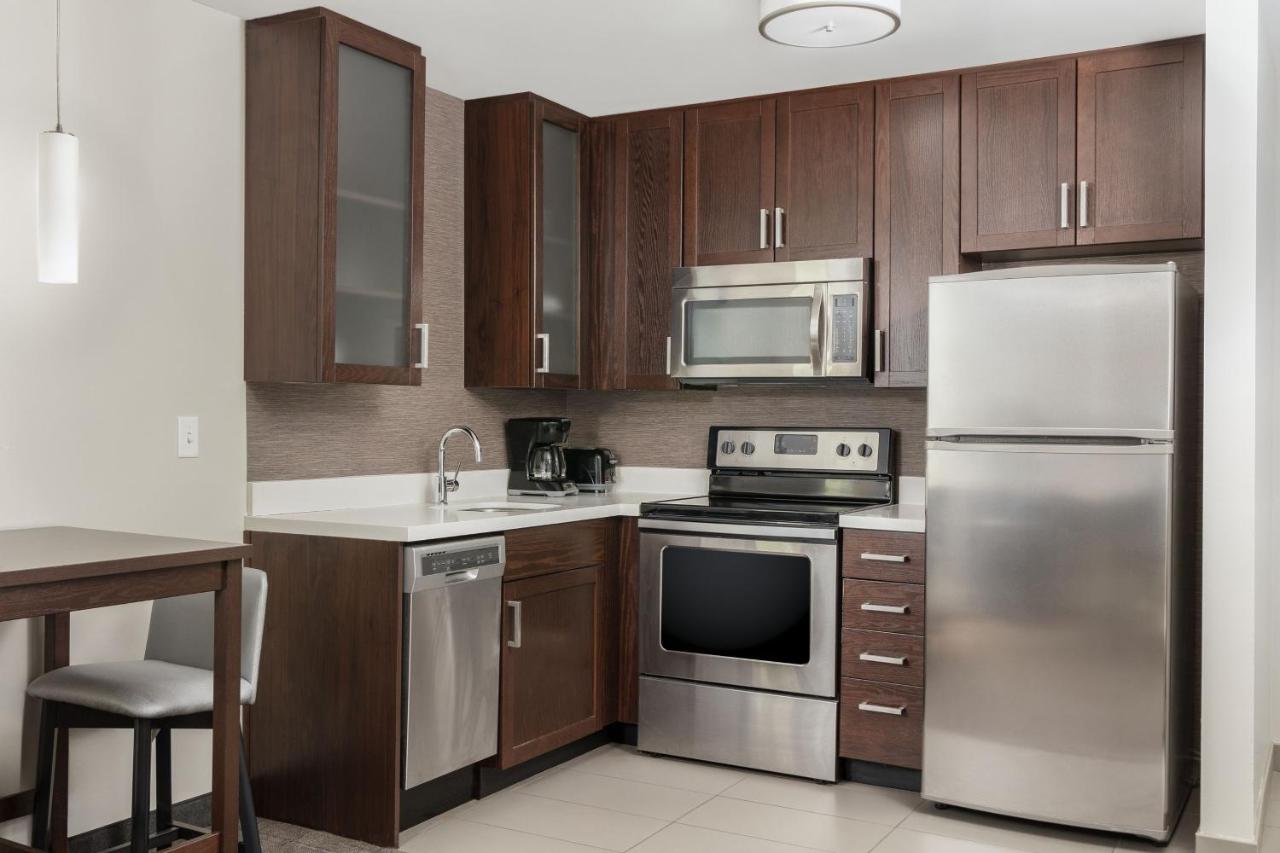 1 Bedroom Suite, King, Sofa bed, Corner room at Residence Inn by Marriott Kansas City at The Legends