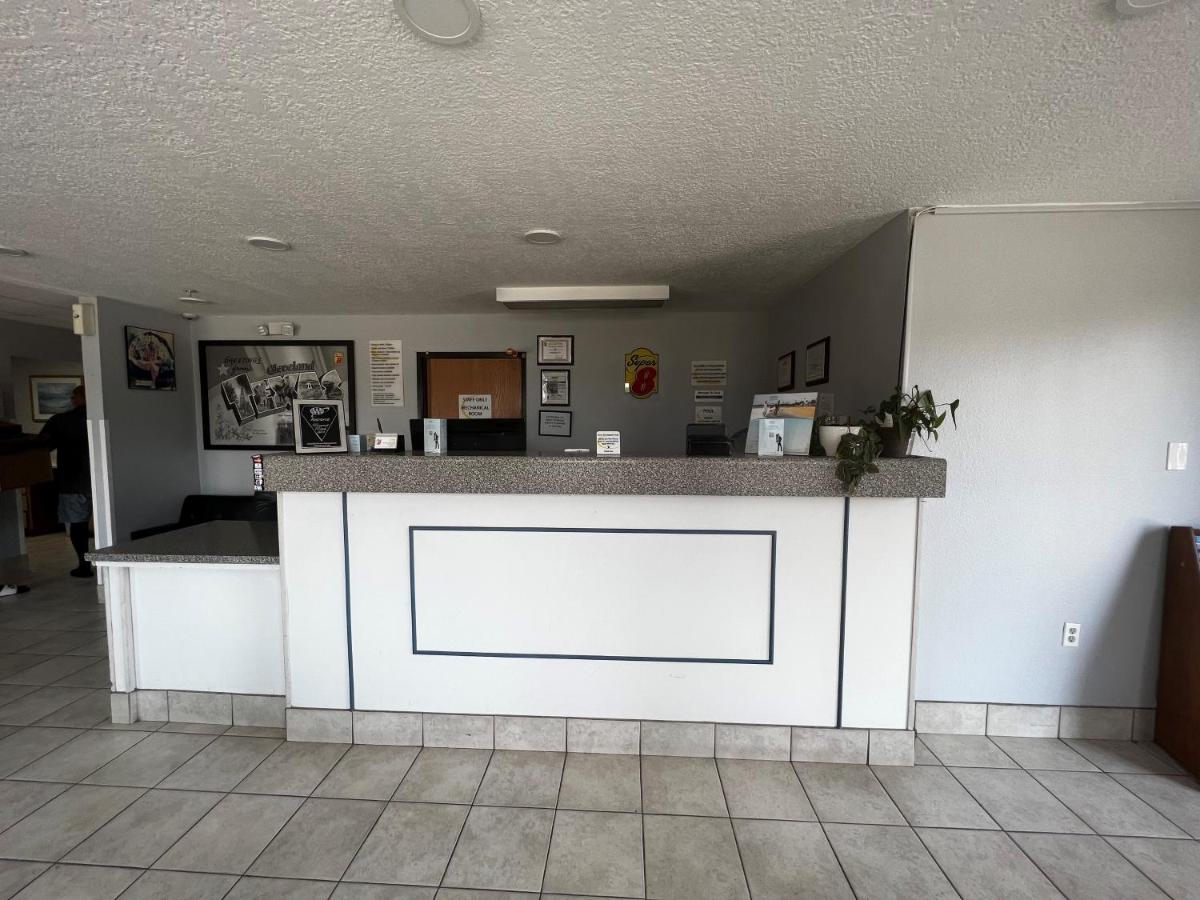 | Super 8 by Wyndham Cleveland TX