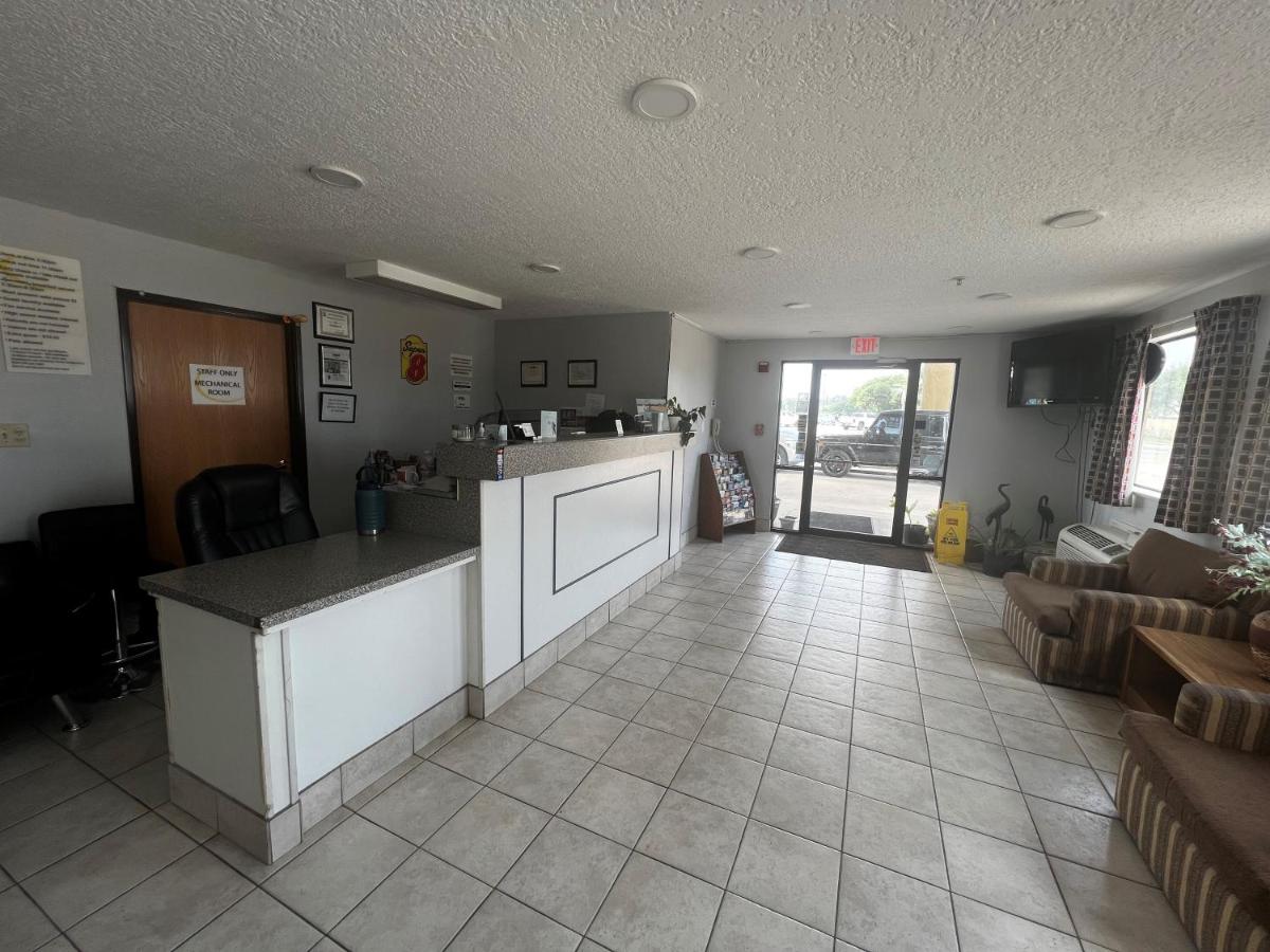 | Super 8 by Wyndham Cleveland TX