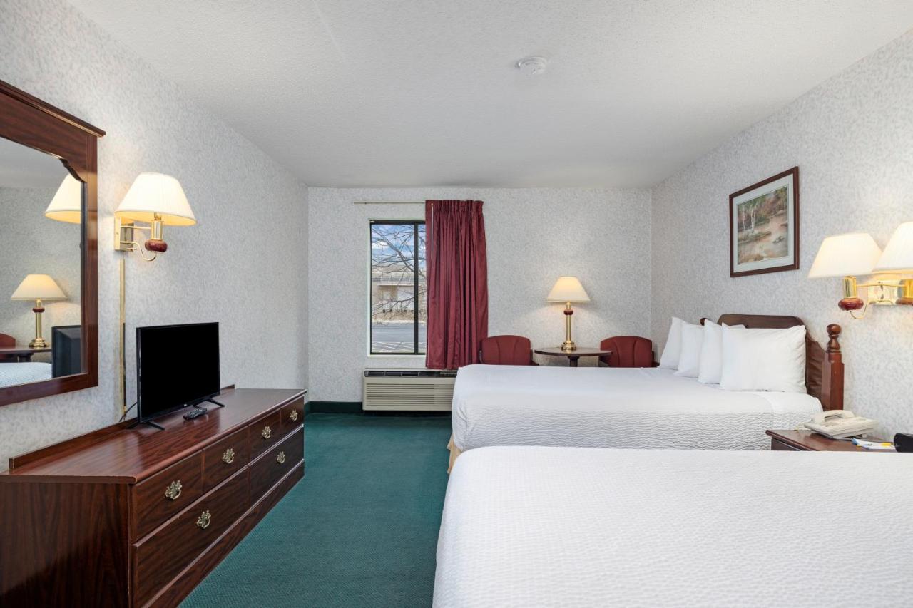 Queen Room with Two Queen Beds - Non-Smoking at Days Inn by Wyndham Battlefield Rd/Hwy 65