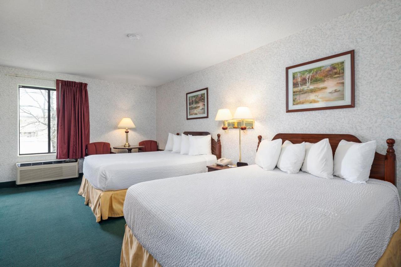 Queen Room with Two Queen Beds - Non-Smoking at Days Inn by Wyndham Battlefield Rd/Hwy 65