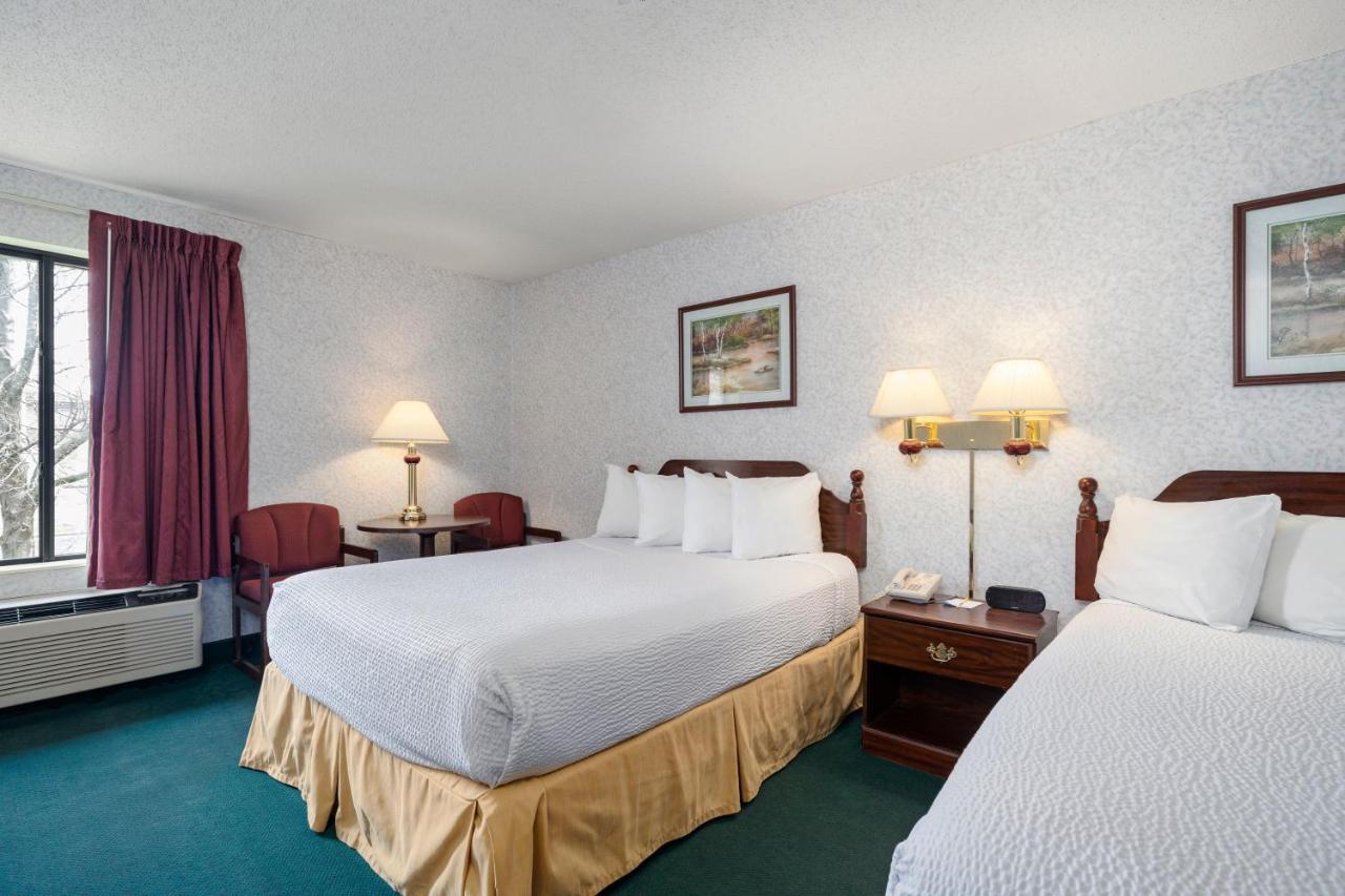Queen Room with Two Queen Beds - Non-Smoking at Days Inn by Wyndham Battlefield Rd/Hwy 65