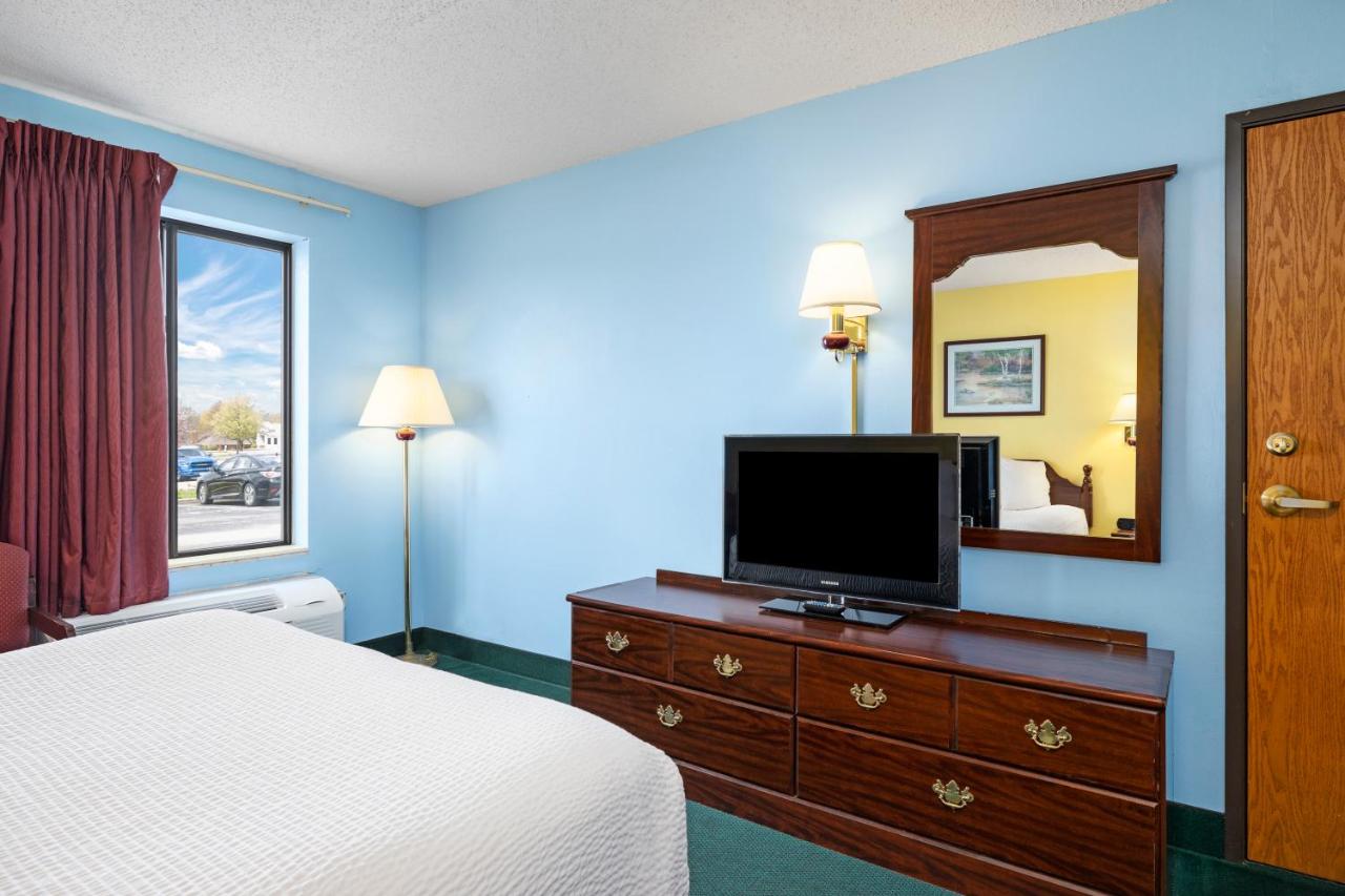 Double Room with Two Double Beds - Non-Smoking at Days Inn by Wyndham Battlefield Rd/Hwy 65