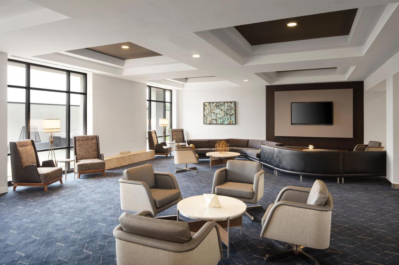 | Courtyard Louisville Airport