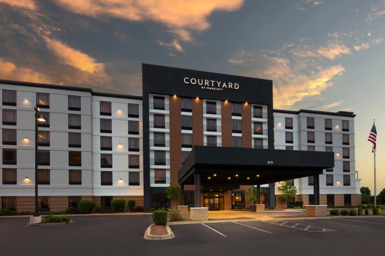| Courtyard Louisville Airport