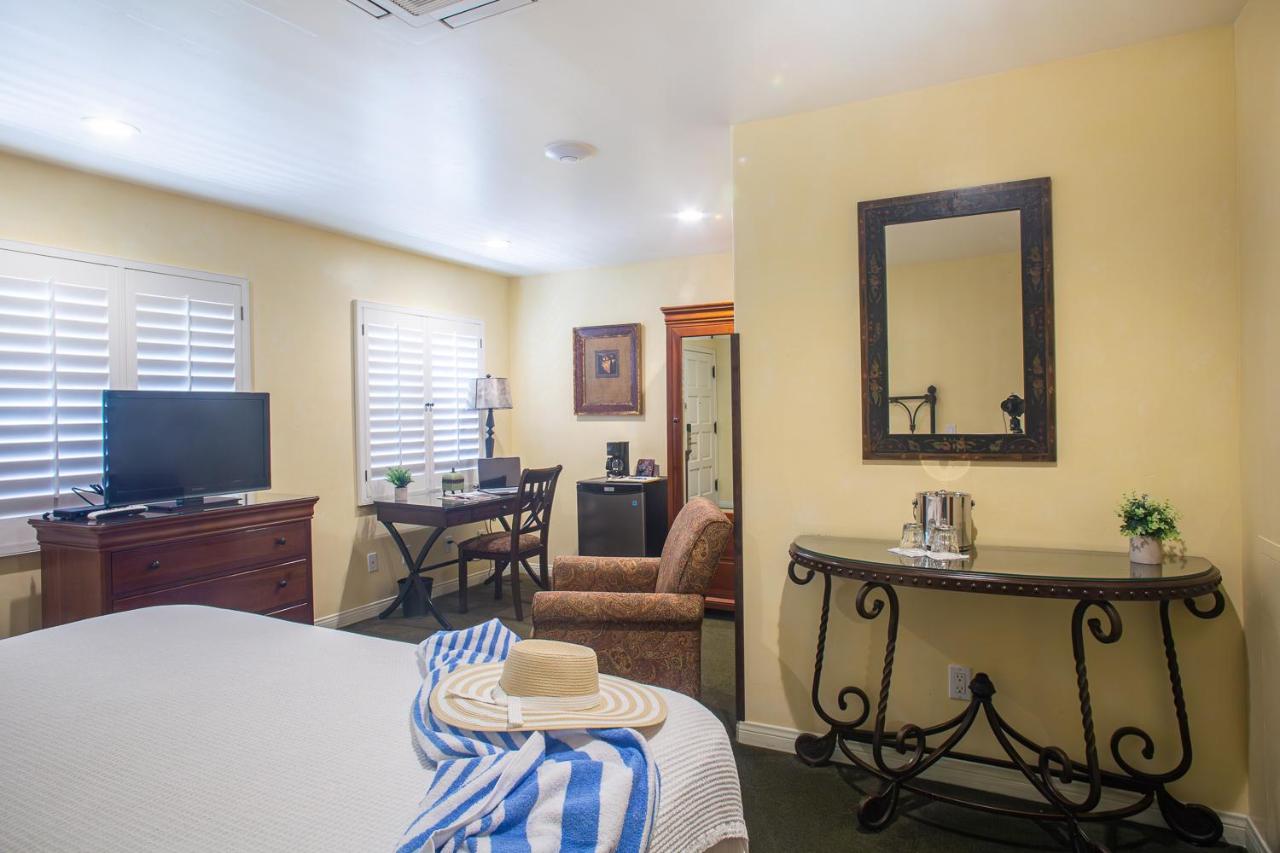 | Castillo Inn at the Beach