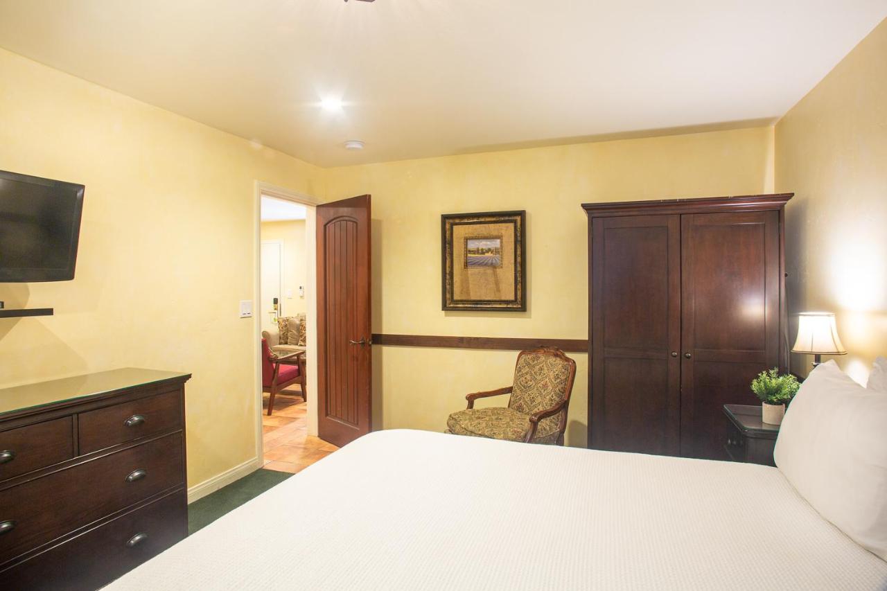 | Castillo Inn at the Beach