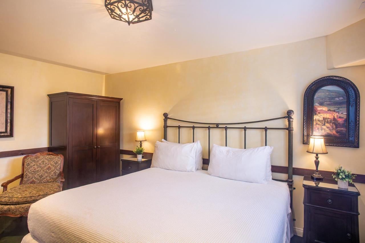 | Castillo Inn at the Beach
