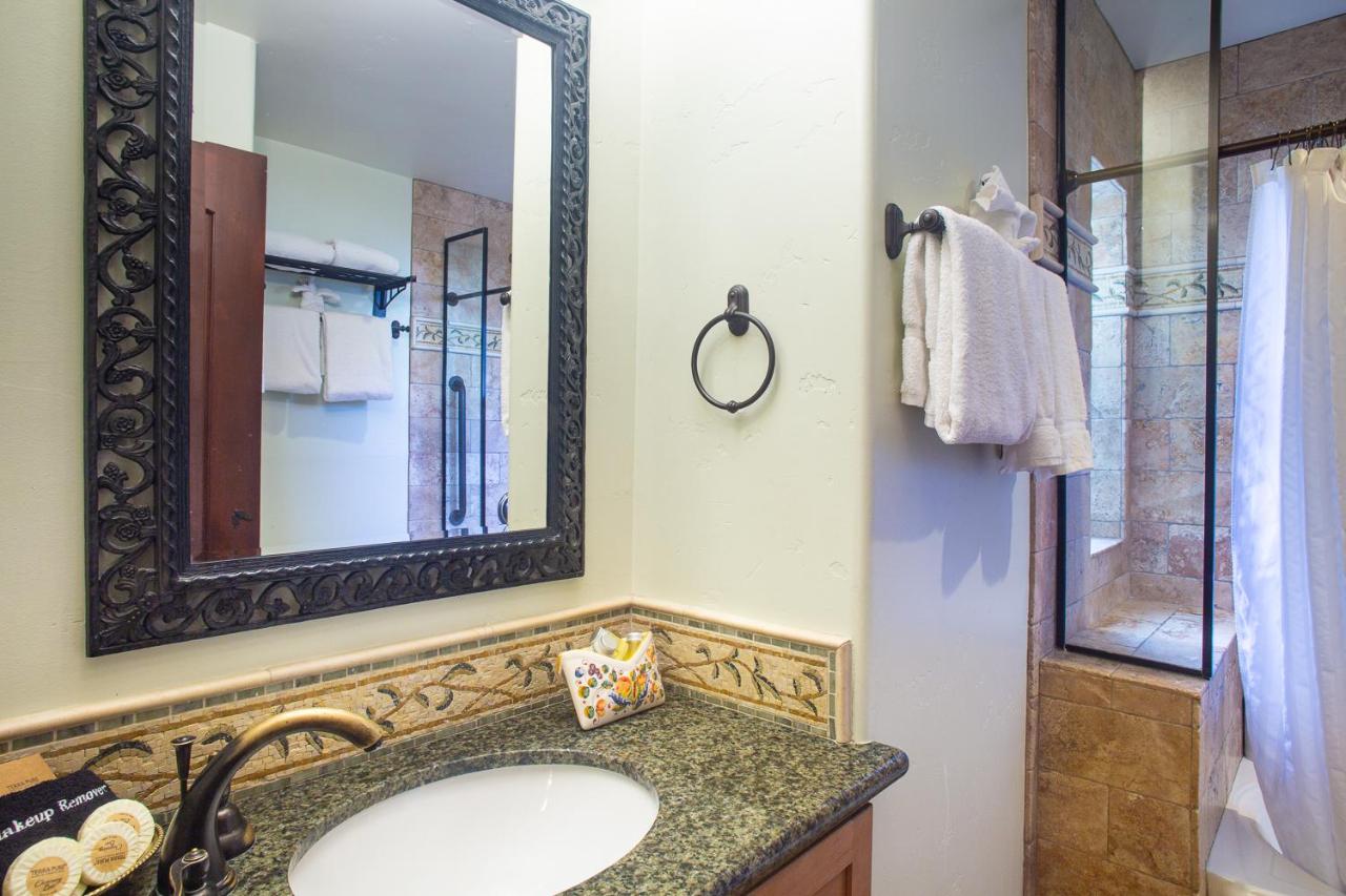 | Castillo Inn at the Beach