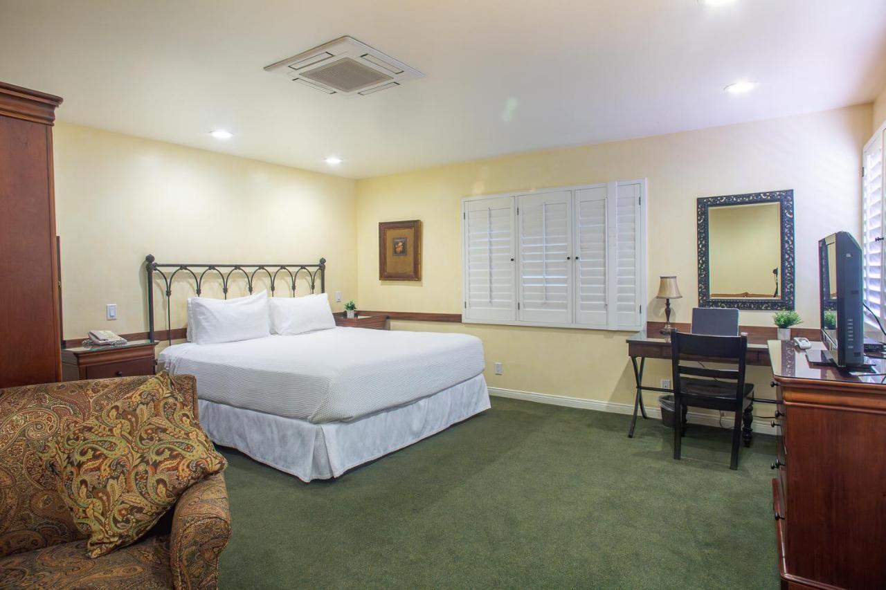| Castillo Inn at the Beach