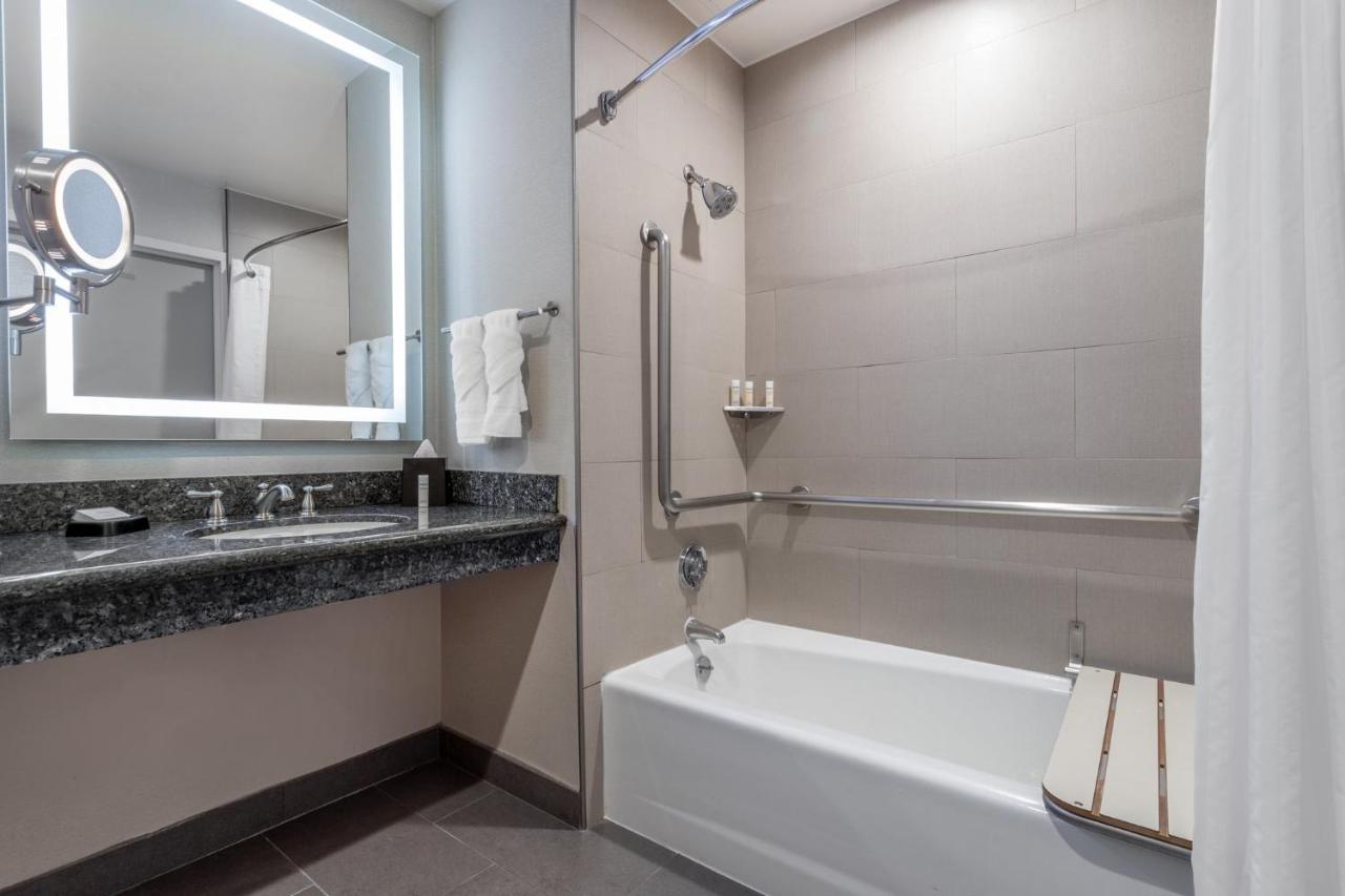 | Crowne Plaza Hotel Los Angeles Harbor, an IHG Hotel