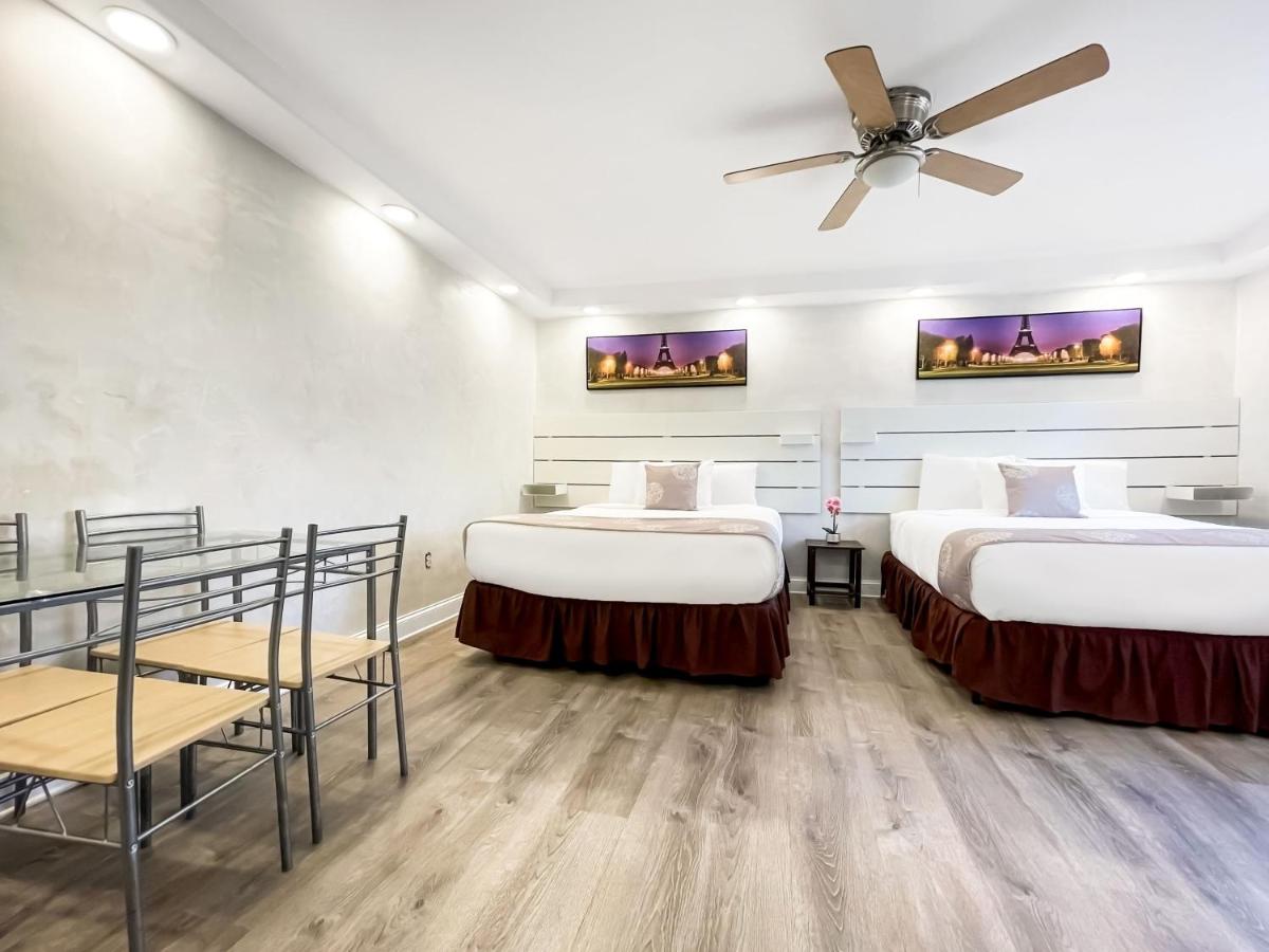 Deluxe Double Room at The Palms