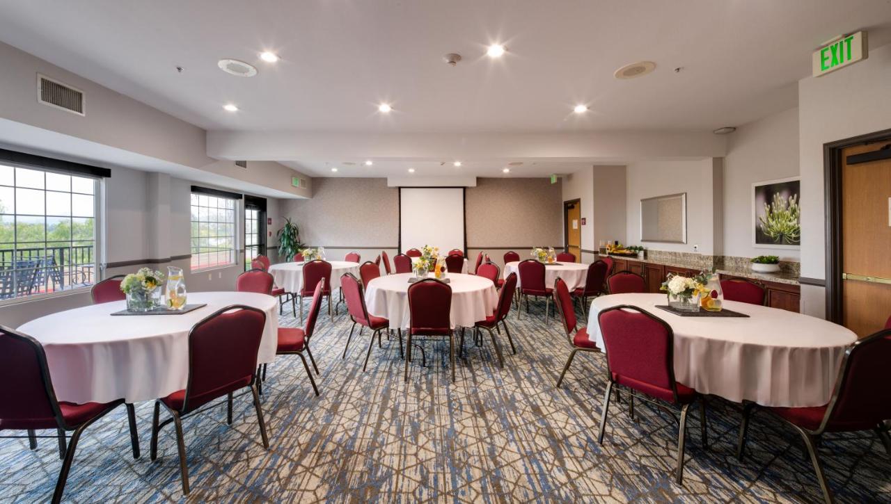 | Ayres Suites Mission Viejo